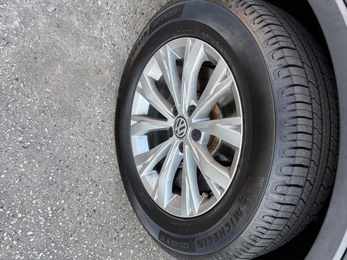 Used 2020 Volkswagen Tiguan S image 12