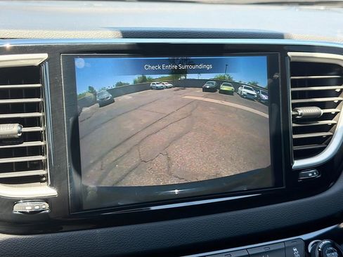Used 2025 Chrysler Pacifica Select FWD image 13