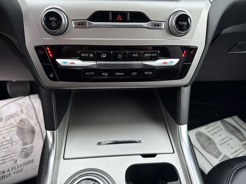 Used 2022 Ford Explorer XLT w/ Equipment Group 202A image 22