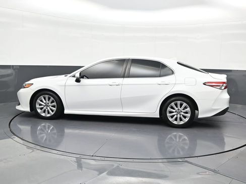 Used 2019 Toyota Camry LE FWD image 2