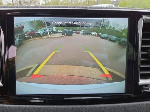 Used 2024 Chrysler Pacifica Touring-L FWD image 21