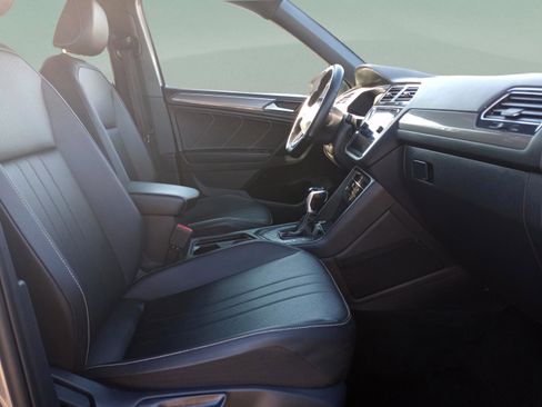 Used 2022 Volkswagen Tiguan SE R-Line image 30