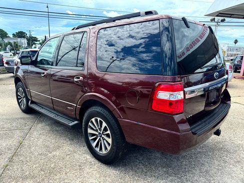 Used 2015 Ford Expedition XLT w/ Equipment Group 202A image 2