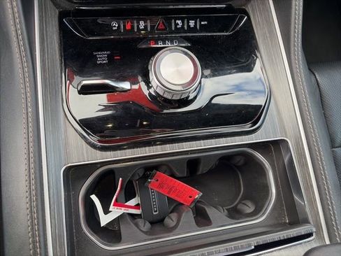 Used 2024 Jeep Wagoneer L Series II w/ Flexible Seating Group image 8