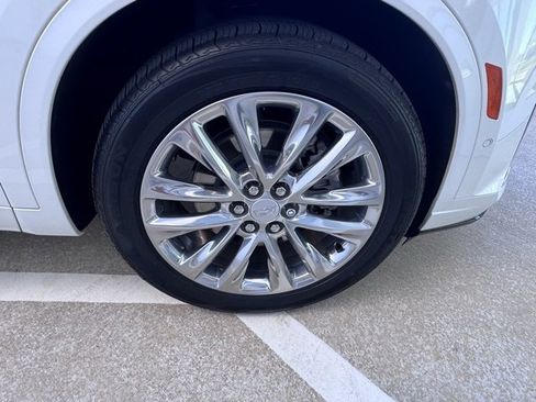 Used 2023 Cadillac XT6 Premium Luxury w/ Technology Package image 9