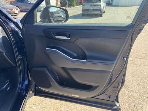 Used 2023 Toyota Highlander L image 27