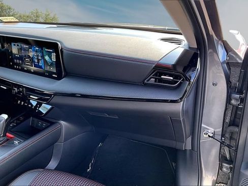 Certified 2026 Nissan Kicks SR FWD image 26