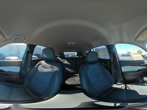 Used 2025 Chevrolet Trax LT image 40