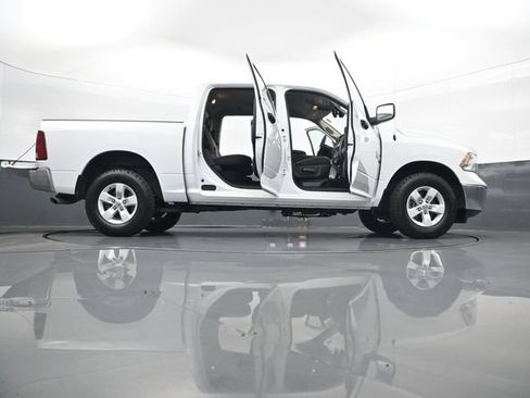 Used 2022 RAM 1500 Classic SLT w/ Electronics Group AWD/4WD image 33