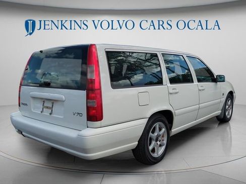 Used 1999 Volvo V70 FWD image 3