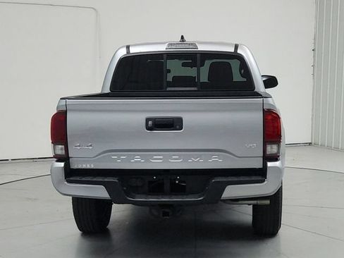 Used 2022 Toyota Tacoma SR AWD/4WD image 6