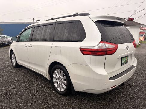 Used 2015 Toyota Sienna XLE w/ XLE Navigation Package image 5