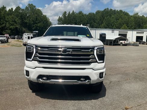 Used 2024 Chevrolet Silverado 3500 High Country w/ High Country Premium Package AWD/4WD image 2