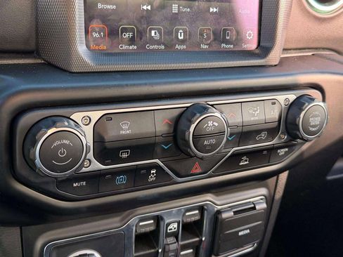 Used 2021 Jeep Wrangler Unlimited Sahara image 38