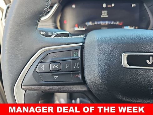 Used 2023 Jeep Grand Cherokee Limited w/ Luxury Tech Group II image 17