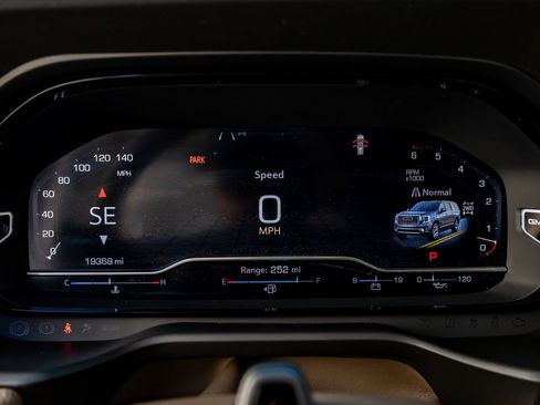 Used 2024 GMC Yukon XL Denali w/ Advanced Technology Package image 19