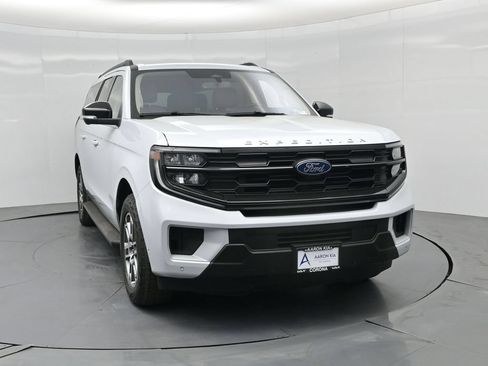 Used 2025 Ford Expedition Max Active AWD/4WD image 28
