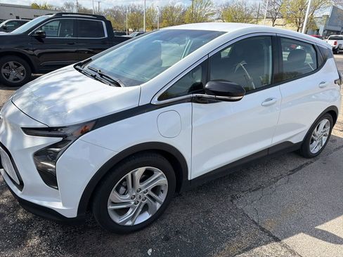 Used 2023 Chevrolet Bolt LT w/ Driver Confidence Package FWD image 1
