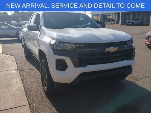 Used 2024 Chevrolet Colorado LT w/ LT Convenience Package II AWD/4WD image 7
