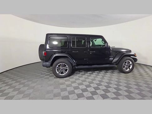 Used 2019 Jeep Wrangler Unlimited Sahara AWD/4WD image 37