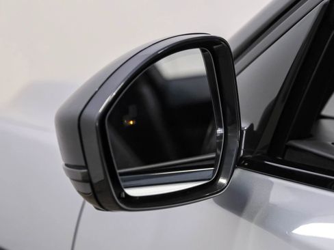 Used 2018 Jaguar F-PACE S image 34