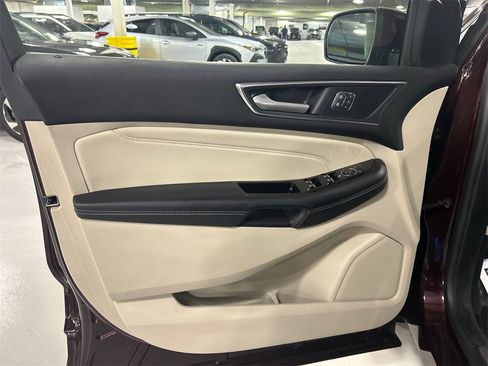 Used 2018 Ford Edge Titanium w/ Equipment Group 301A image 9