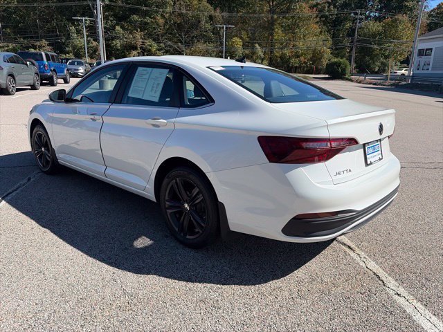Certified 2023 Volkswagen Jetta SE w/ Panoramic Sunroof Package FWD image 5