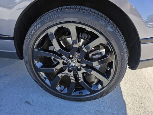 Used 2020 Land Rover Range Rover HSE image 19