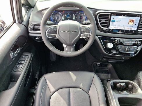 New 2026 Chrysler Voyager LX FWD image 8