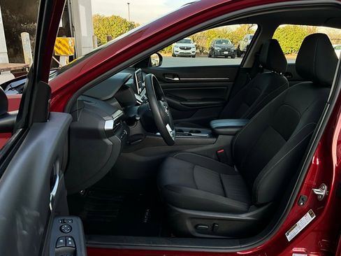 Used 2025 Nissan Altima 2.5 SV image 10