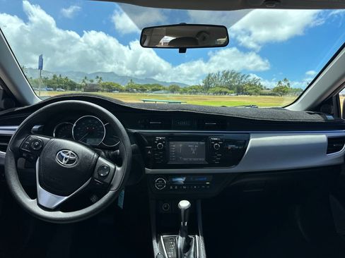 Used 2016 Toyota Corolla LE FWD image 13