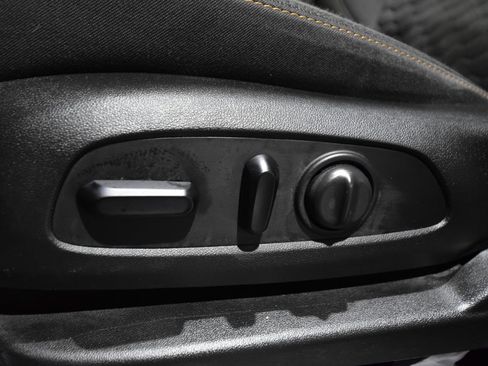 Used 2020 Chevrolet Equinox LT FWD image 12