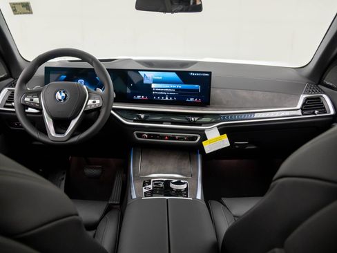 New 2026 BMW X5 xDrive50e w/ Executive Package image 9