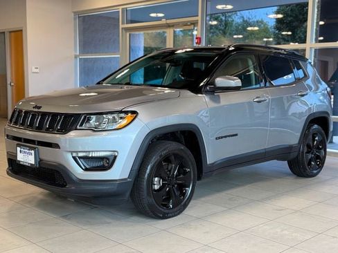 Used 2019 Jeep Compass Latitude AWD/4WD image 4
