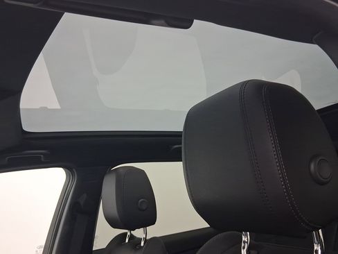 Certified 2025 Land Rover Discovery Sport Dynamic SE image 14