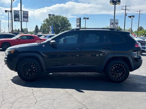 Used 2019 Jeep Cherokee Trailhawk AWD/4WD image 8
