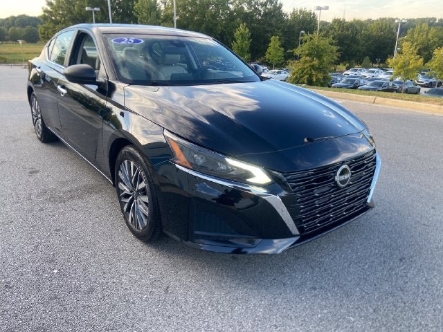 Used 2025 Nissan Altima 2.5 SV FWD image 41