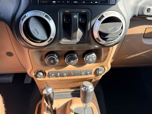 Used 2012 Jeep Wrangler Sahara w/ Connectivity Group AWD/4WD image 25