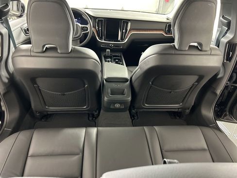Used 2025 Volvo V60 B5 Cross Country Plus image 30