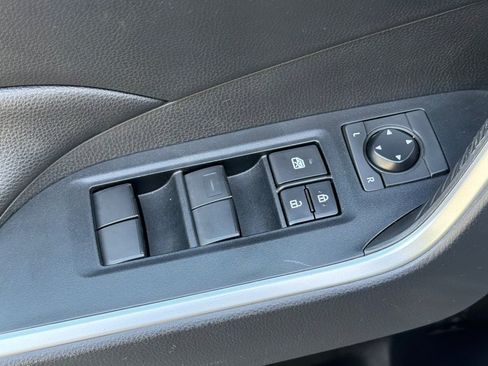 Used 2019 Toyota RAV4 LE w/ Carpet Mat Package FWD image 13