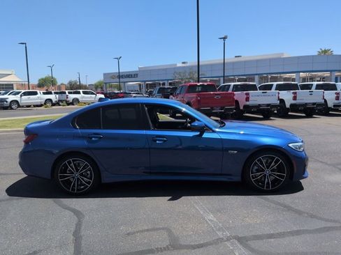 Used 2022 BMW 330e w/ M Sport Package RWD image 9