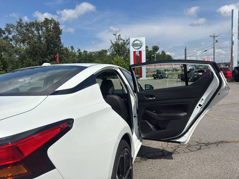 Used 2023 Nissan Altima 2.5 SR w/ SR Premium Package FWD image 20