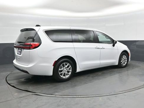 New 2026 Chrysler Pacifica Select FWD image 4