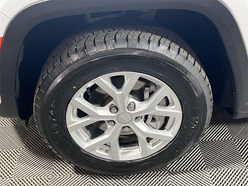 Used 2023 Jeep Grand Cherokee Limited image 28