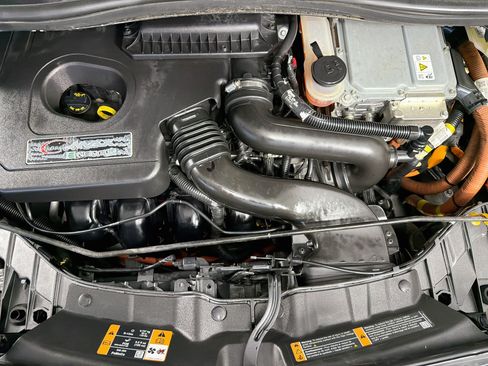Used 2017 Ford C-MAX Energi SE w/ Cold Weather Package FWD image 32