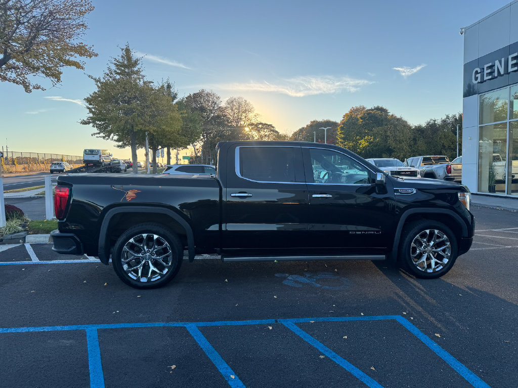 Used 2022 GMC Sierra 1500 Denali w/ Denali Premium Package AWD/4WD image 3