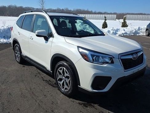Used 2020 Subaru Forester Premium image 3
