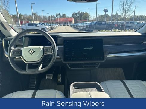 Used 2024 Rivian R1S Adventure image 22
