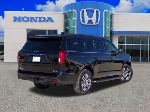 Used 2025 Ford Expedition Max Active AWD/4WD image 3