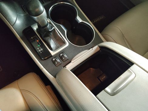 Used 2019 Toyota Highlander XLE image 26